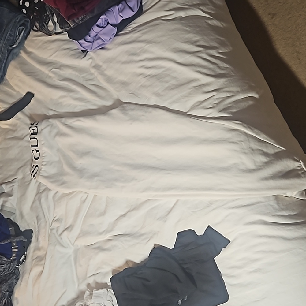 Guess Sweats - Picture 3 of 3